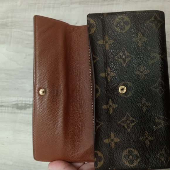 Authentic Louis Vuitton Long wallet - Picture 6 of 13